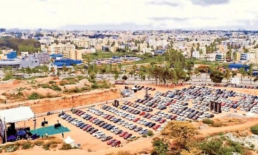 Εκκλησία έκανε Θεία λειτουργία για αμάξια και μηχανές - Βίντεο